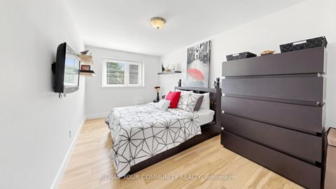 Photo 33 at 5 Coral Harbour Crescent, Bayview Country Club Estates, Markham