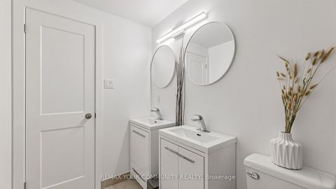Photo 36 at 5 Coral Harbour Crescent, Bayview Country Club Estates, Markham