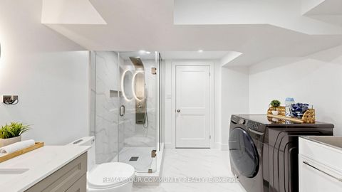 Photo 43 at 5 Coral Harbour Crescent, Bayview Country Club Estates, Markham