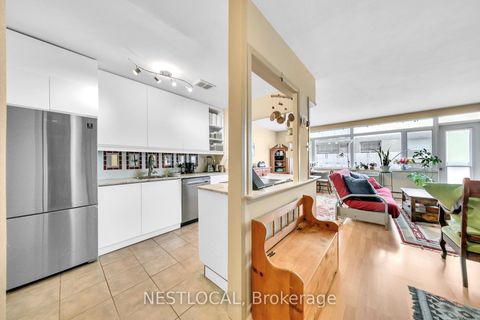 Photo 5 at 504 - 581 Avenue Road Avenue, St. Clair, Toronto