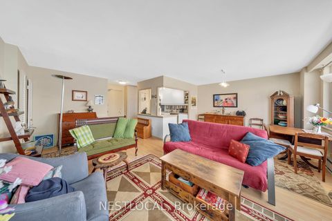 Photo 11 at 504 - 581 Avenue Road Avenue, St. Clair, Toronto