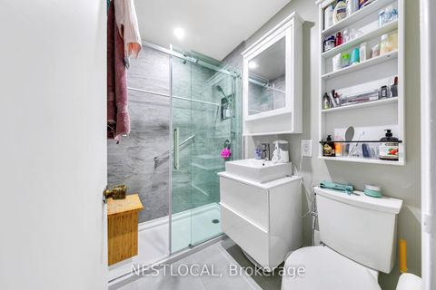 Photo 13 at 504 - 581 Avenue Road Avenue, St. Clair, Toronto