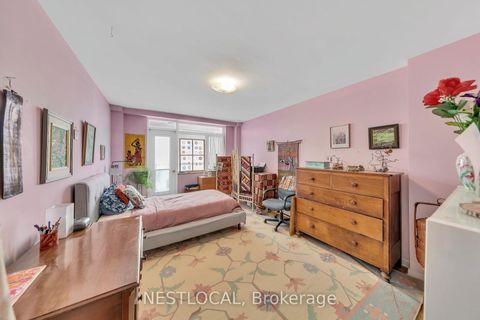 Photo 14 at 504 - 581 Avenue Road Avenue, St. Clair, Toronto