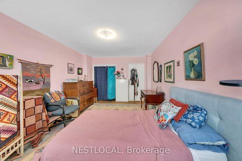 Photo 15 at 504 - 581 Avenue Road Avenue, St. Clair, Toronto