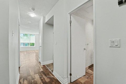 Photo 3 at 406 - 70 Alexander Street, Yonge Corridor, Toronto