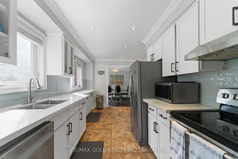 Photo 14 at 115 Misty Meadow Drive, East Woodbridge, Vaughan