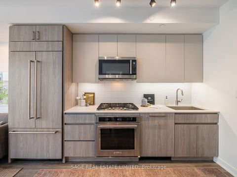 Photo 3 at 304 - 430 Roncesvalles Avenue, Roncesvalles, Toronto