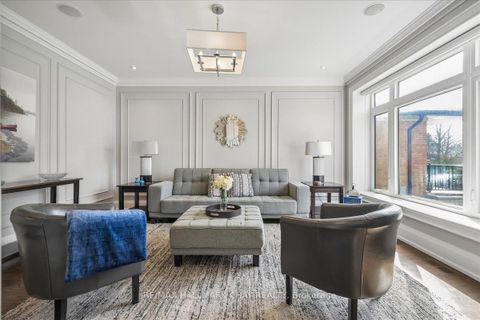 Photo 2 at 20 Ealing Drive, Windfields, Toronto