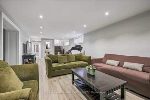 Photo 22 at 20 Ealing Drive, Windfields, Toronto