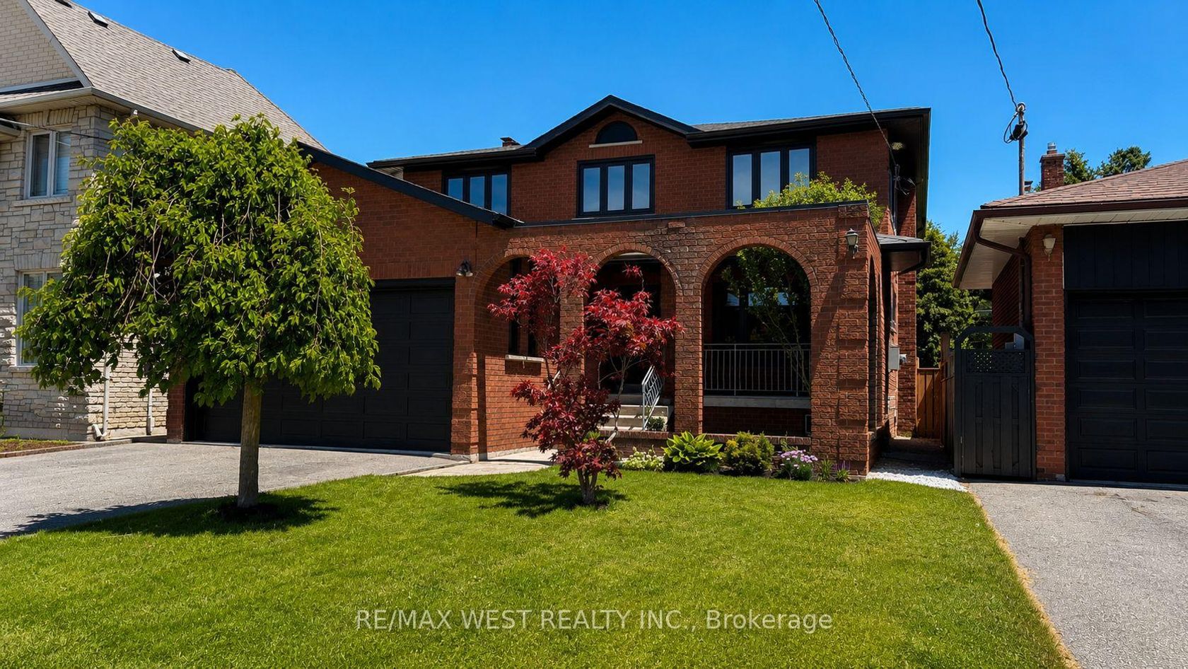 65 Foch Avenue, Alderwood, Toronto photo number 2