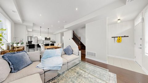 Photo 4 at 10 - 35 Heron Park Place, West Hill, Toronto
