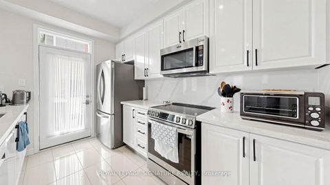 Photo 11 at 10 - 35 Heron Park Place, West Hill, Toronto
