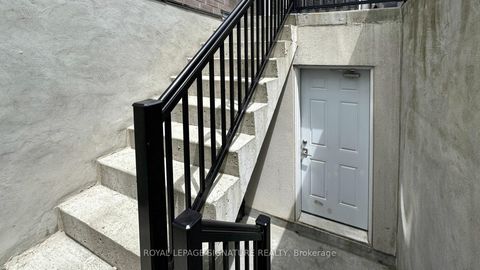 Photo 34 at 10 - 35 Heron Park Place, West Hill, Toronto