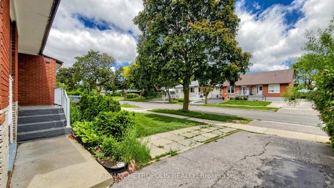 Photo 4 at 1 Council Crescent, York University Heights, Toronto