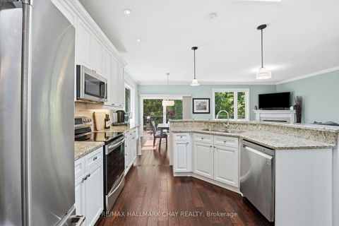 Photo 3 at 50 Thicketwood Avenue, Painswick South, Barrie