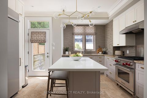 Photo 13 at 374 Lippincott Street, University, Toronto