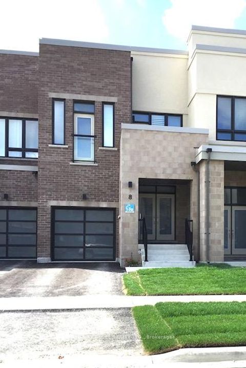 Photo 2 at 8 Helliwell Crescent, Oak Ridges Lake Wilcox, Richmond Hill