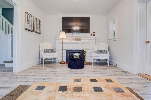 Photo 10 at 33 Castlefield Avenue, Eglinton, Toronto