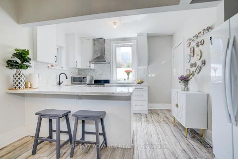Photo 14 at 33 Castlefield Avenue, Eglinton, Toronto