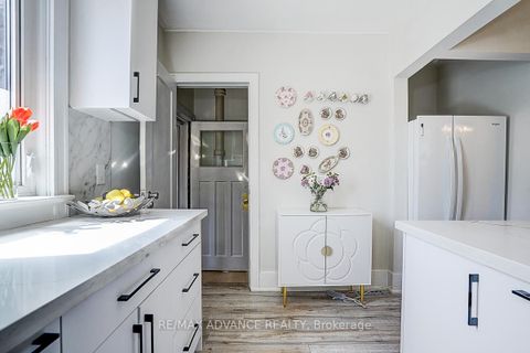 Photo 18 at 33 Castlefield Avenue, Eglinton, Toronto