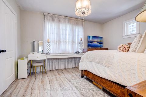 Photo 23 at 33 Castlefield Avenue, Eglinton, Toronto