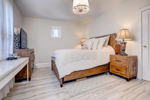 Photo 25 at 33 Castlefield Avenue, Eglinton, Toronto