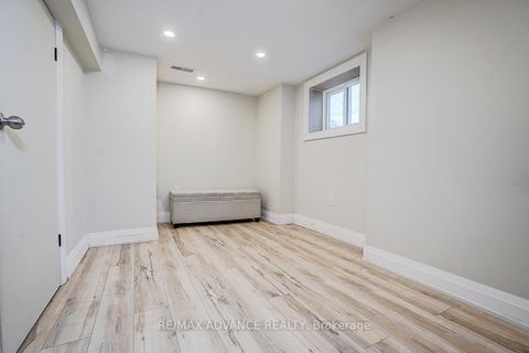 Photo 35 at 33 Castlefield Avenue, Eglinton, Toronto