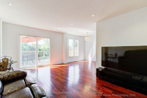 Photo 4 at 33 kitsilano Crescent, North Richvale, Richmond Hill
