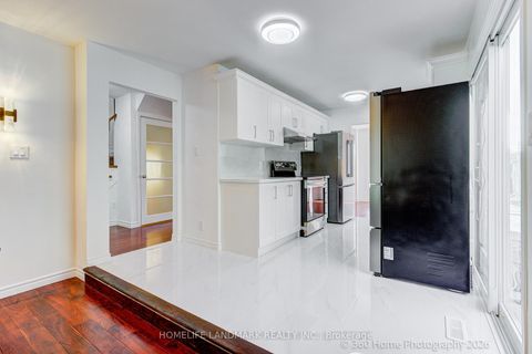 Photo 13 at 33 kitsilano Crescent, North Richvale, Richmond Hill