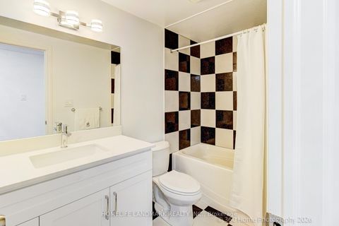 Photo 23 at 33 kitsilano Crescent, North Richvale, Richmond Hill