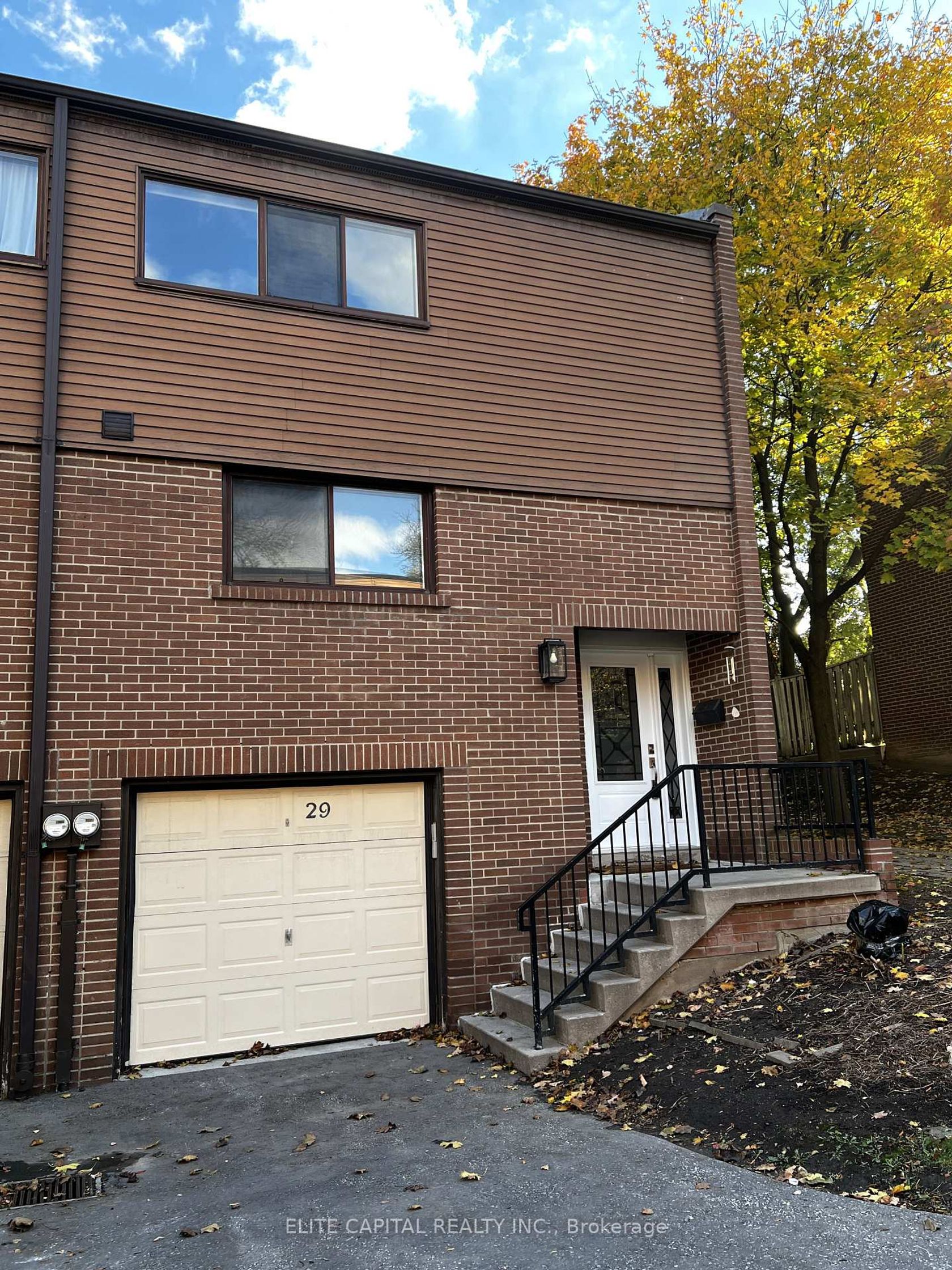 29 Burnt Meadoway, Hillcrest Village, Toronto photo 5