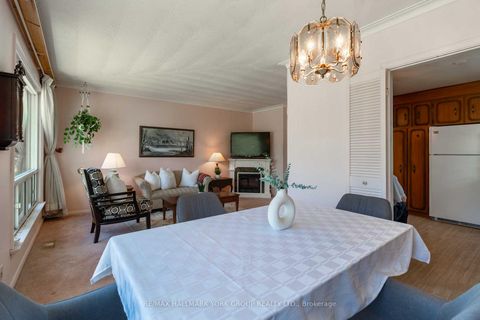 Photo 6 at 51 Eringate Drive, West Deane, Toronto