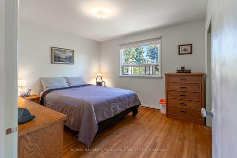 Photo 10 at 51 Eringate Drive, West Deane, Toronto