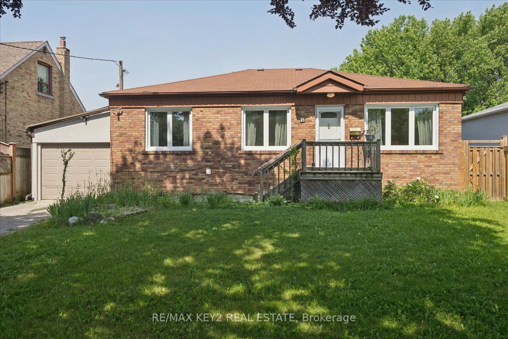 18 Jodphur Avenue, Pelmo Park W5, Toronto photo number 2