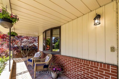 Photo 3 at 369 Waverly Street N, McLaughlin, Oshawa