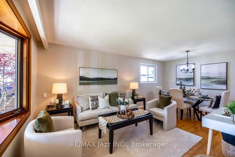 Photo 5 at 369 Waverly Street N, McLaughlin, Oshawa