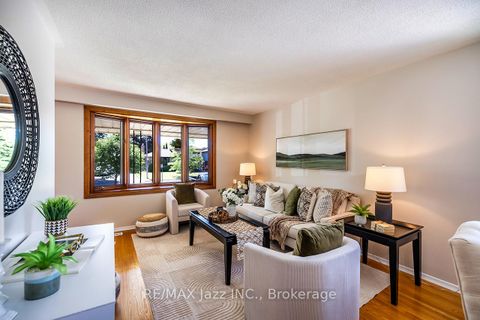 Photo 6 at 369 Waverly Street N, McLaughlin, Oshawa