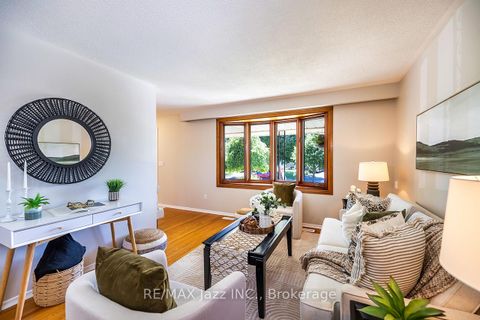 Photo 7 at 369 Waverly Street N, McLaughlin, Oshawa