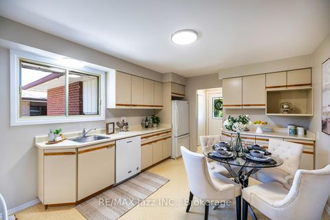 Photo 9 at 369 Waverly Street N, McLaughlin, Oshawa