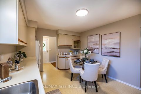 Photo 10 at 369 Waverly Street N, McLaughlin, Oshawa