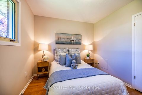 Photo 18 at 369 Waverly Street N, McLaughlin, Oshawa