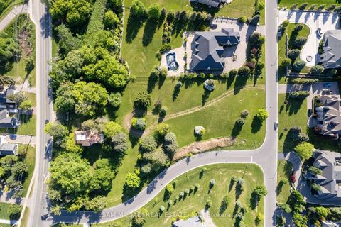 Photo 2 at 10 Richard Lovat Court, Kleinburg, Vaughan