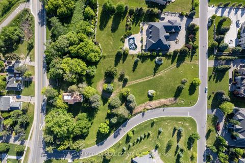 Photo 4 at 10 Richard Lovat Court, Kleinburg, Vaughan