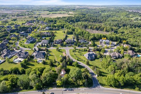 Photo 11 at 10 Richard Lovat Court, Kleinburg, Vaughan