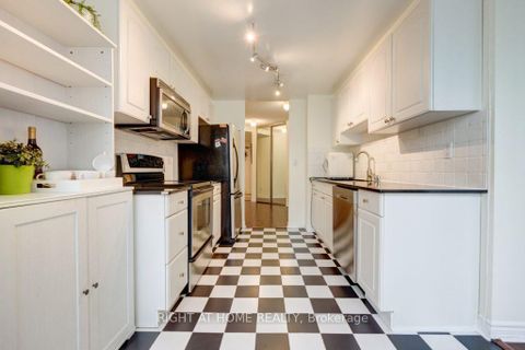 Photo 17 at 905 - 7 Bishop Avenue, Newtonbrook East, Toronto