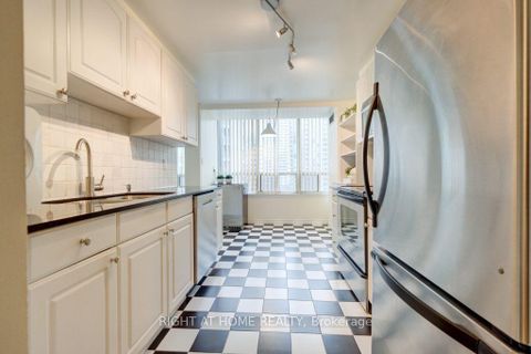 Photo 18 at 905 - 7 Bishop Avenue, Newtonbrook East, Toronto