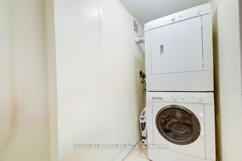 Photo 21 at 905 - 7 Bishop Avenue, Newtonbrook East, Toronto