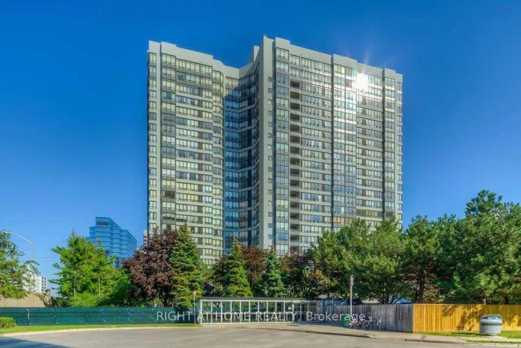 905 - 7 Bishop Avenue, Newtonbrook East, Toronto 