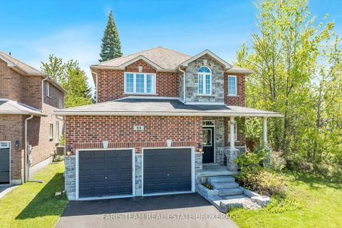 Photo 1 at 33 Auburn Court, Ardagh, Barrie