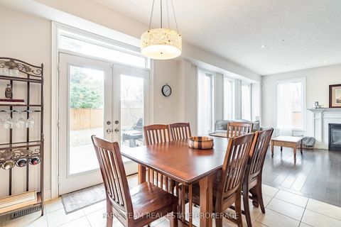 Photo 10 at 33 Auburn Court, Ardagh, Barrie
